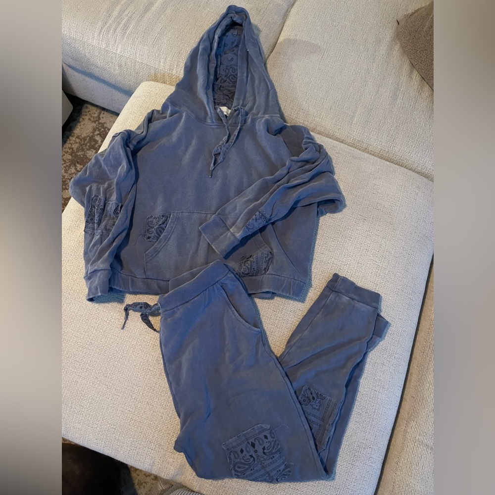 VINTAGE HAVANA Blue Bandana Sweat Outfit